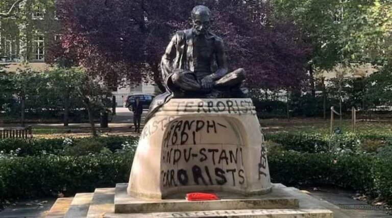 लंदन में गांधी जी की प्रतिमा पर तोड़फोड़