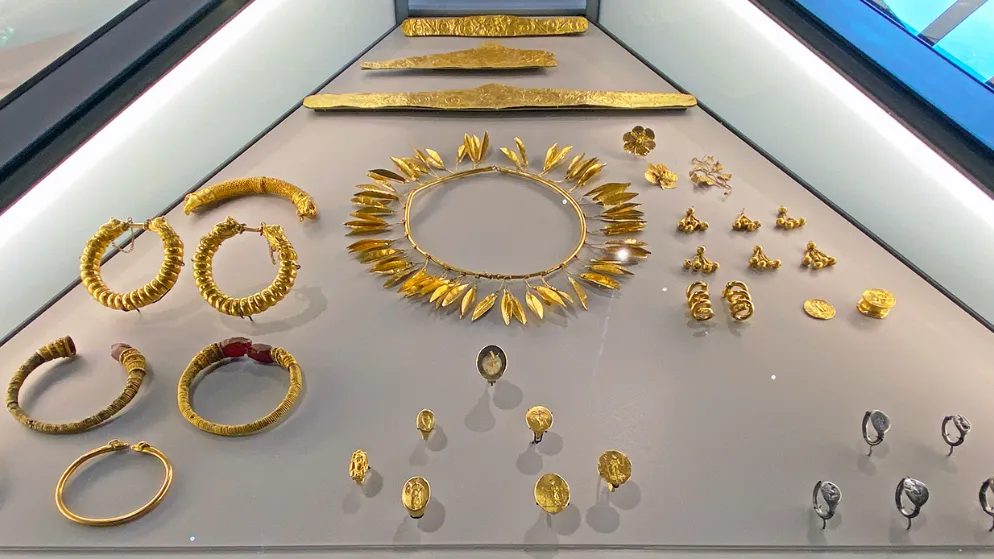 नेपोलियन और महारानी के 9 गहने गायब